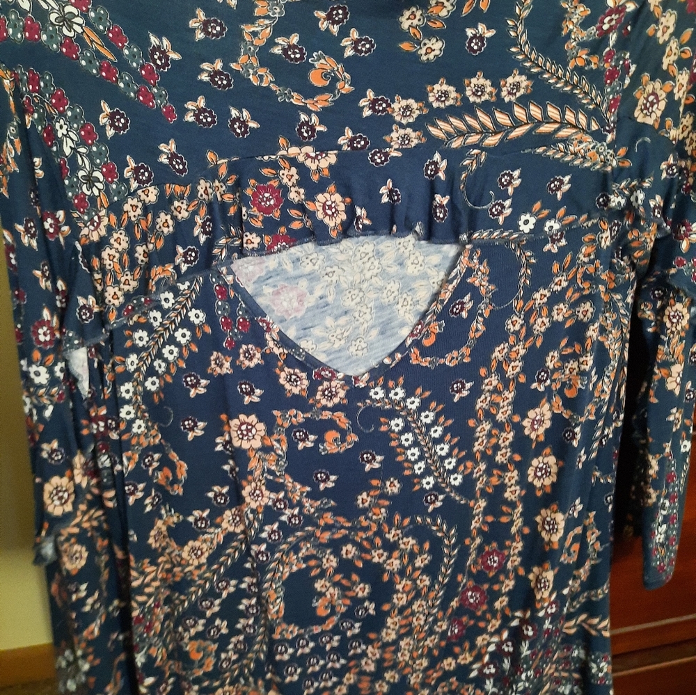 Top - Picture 2 of 2